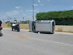 Ανατροπή οχήματος στην Εχεκρατίδος με ελαφρύ τραυματισμό